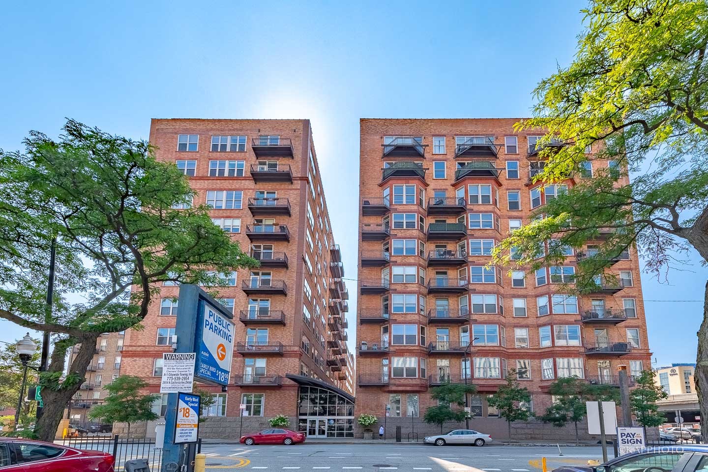 500 South Clinton Street, Unit 133 Chicago, IL 60607 - Photo 1 of 28 a front view of a building