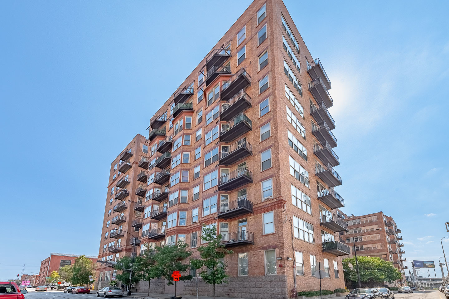500 South Clinton Street, Unit 133 Chicago, IL 60607 - Photo 2 of 28 a front view of a building