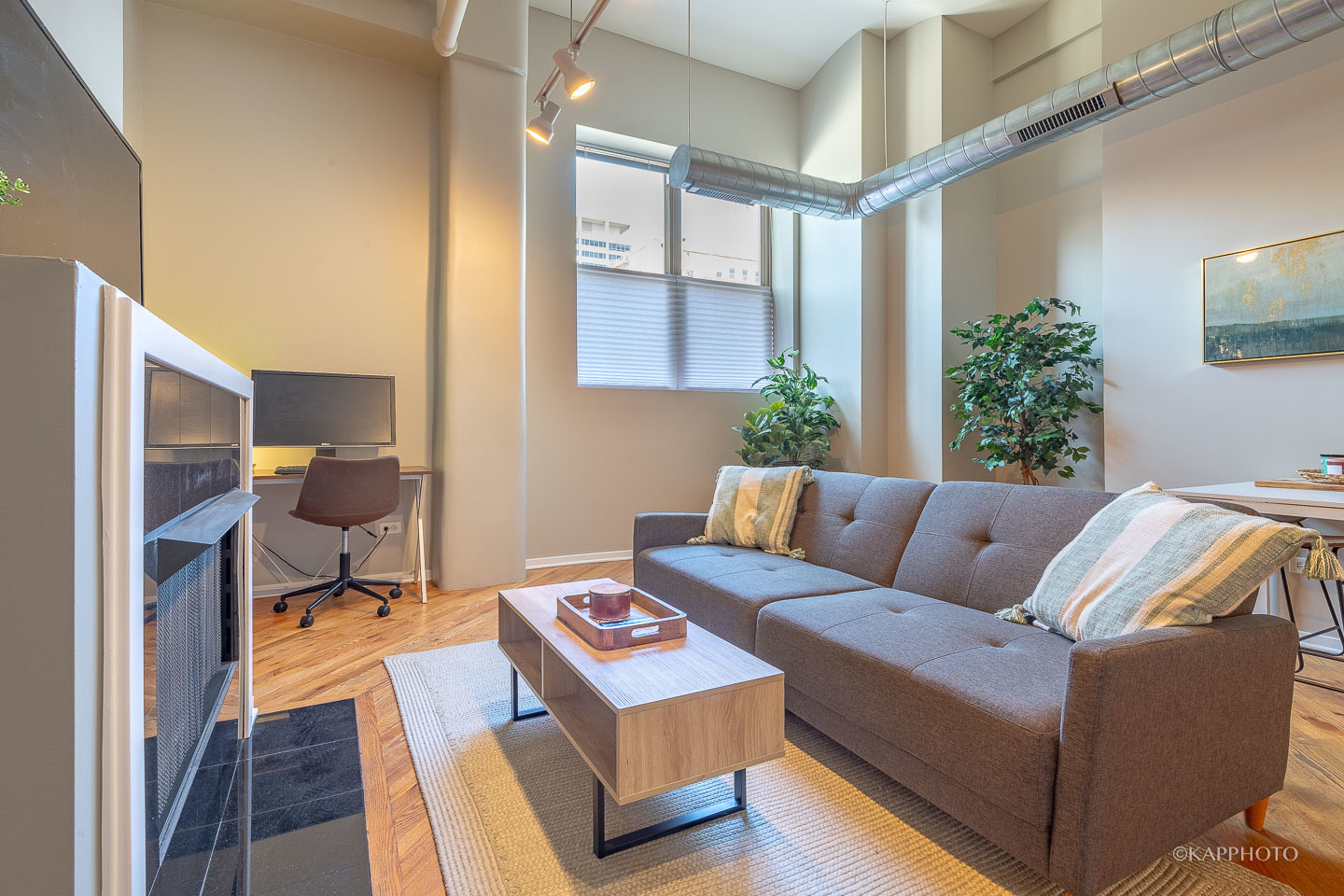 500 South Clinton Street, Unit 133 Chicago, IL 60607 - Photo 6 of 28 a living room with furniture and a table