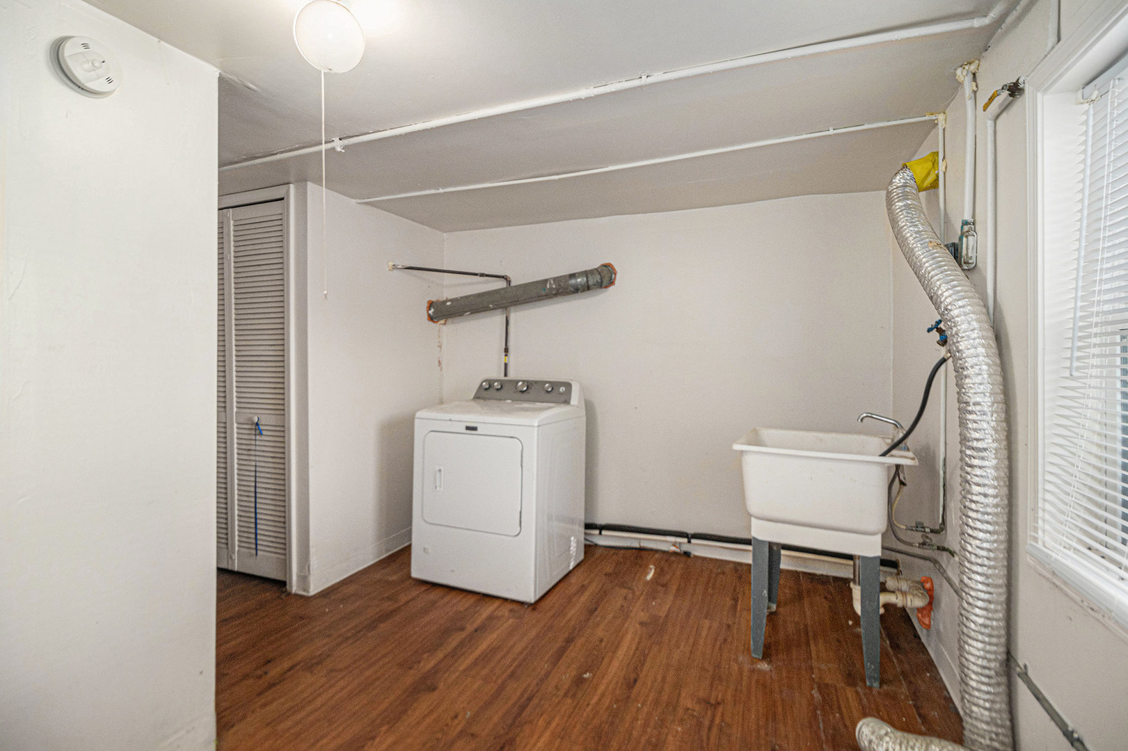 2036 Thornton Lansing Road Lansing, IL 60438 - Photo 13 of 17 a utility room with dryer and washer