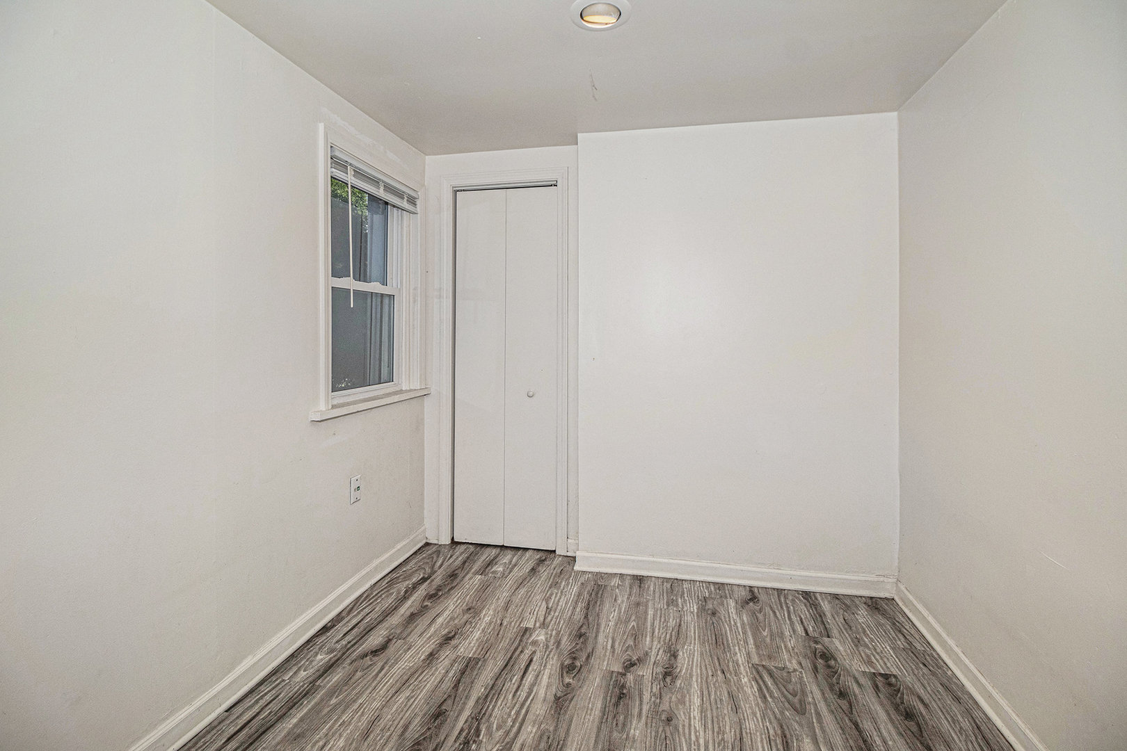 2036 Thornton Lansing Road Lansing, IL 60438 - Photo 8 of 17 an empty room with wooden floor and windows