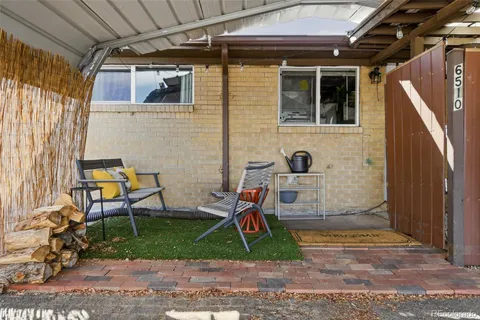a view of a garage