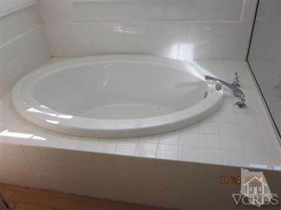 3904 Sunsetridge Road Moorpark, CA 93021 - Photo 8 of 8 a bathroom with a bathtub