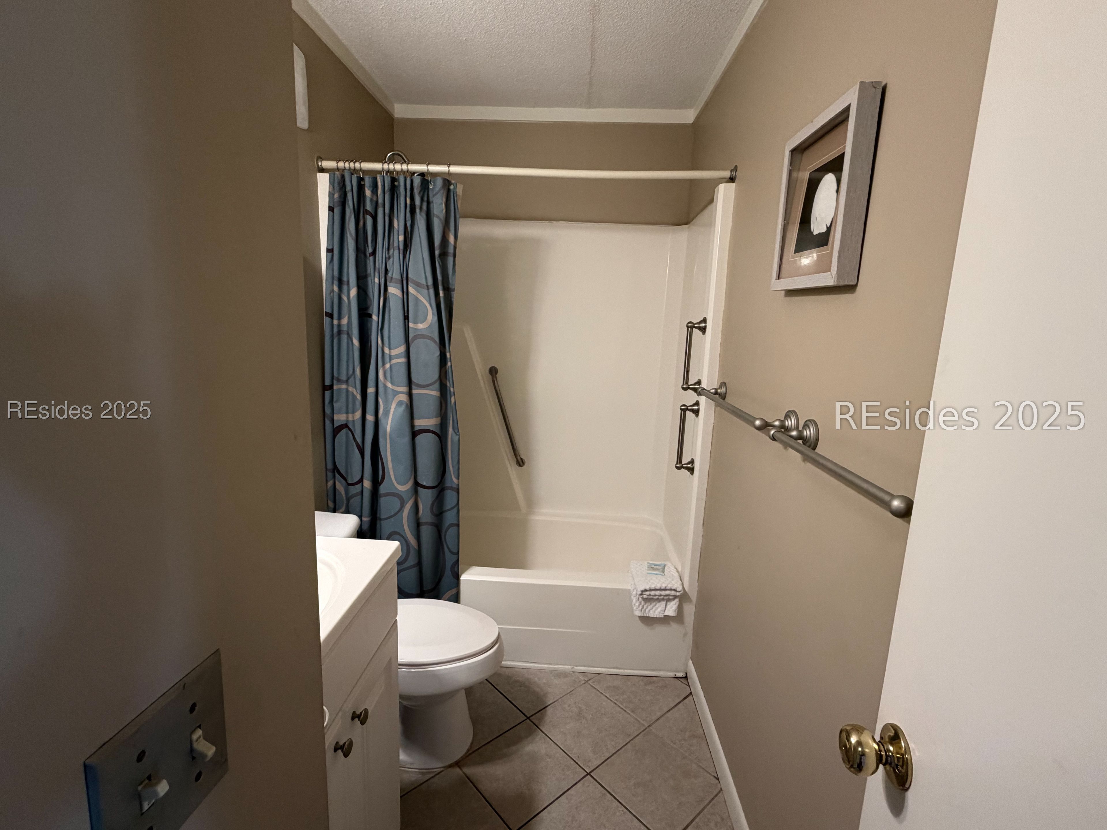 40 Folly Field Road, Unit 329 Hilton Head Island, SC 29928 - Photo 13 of 40 Guest bathroom