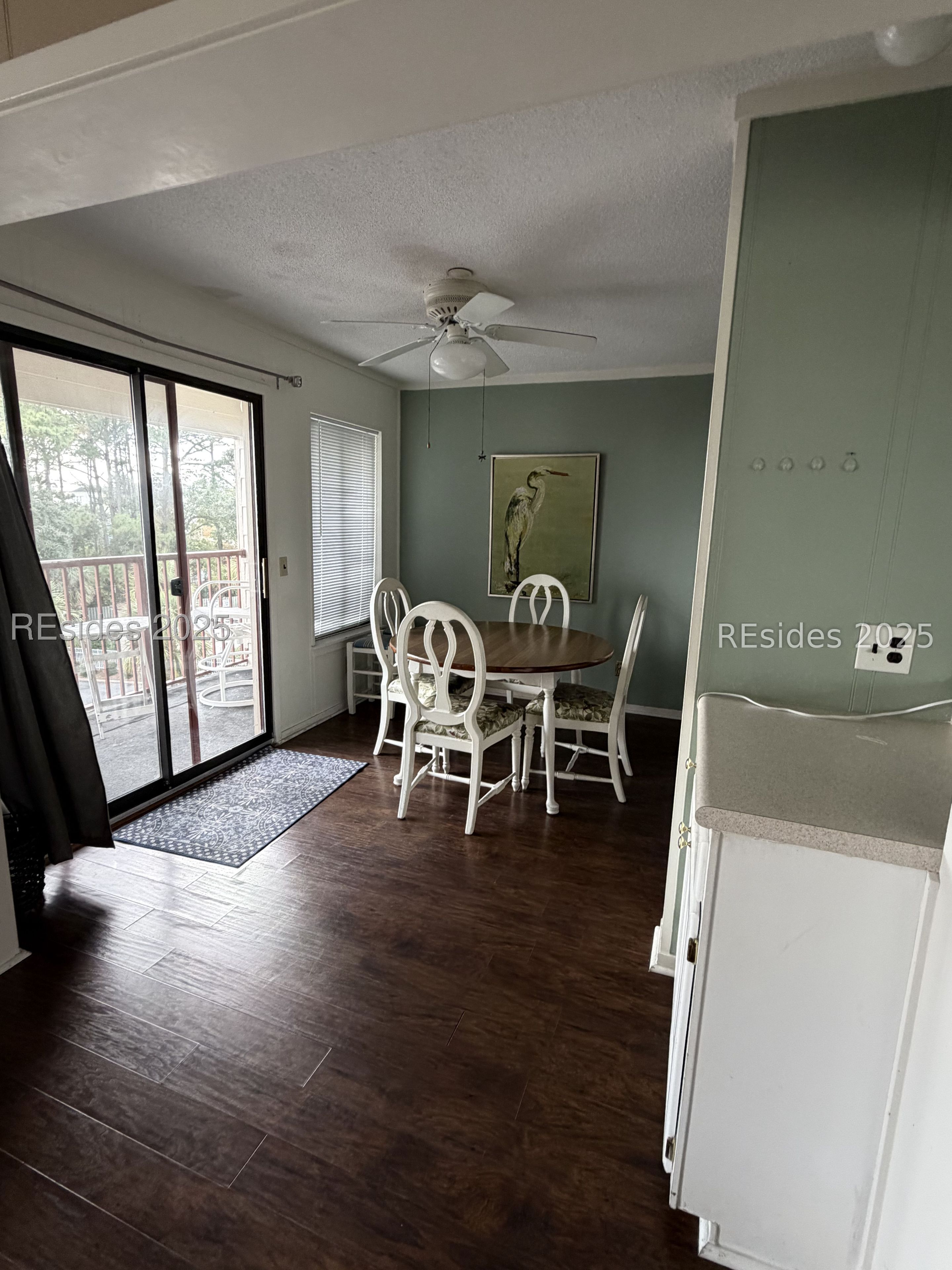 40 Folly Field Road, Unit 329 Hilton Head Island, SC 29928 - Photo 18 of 40 Dining area