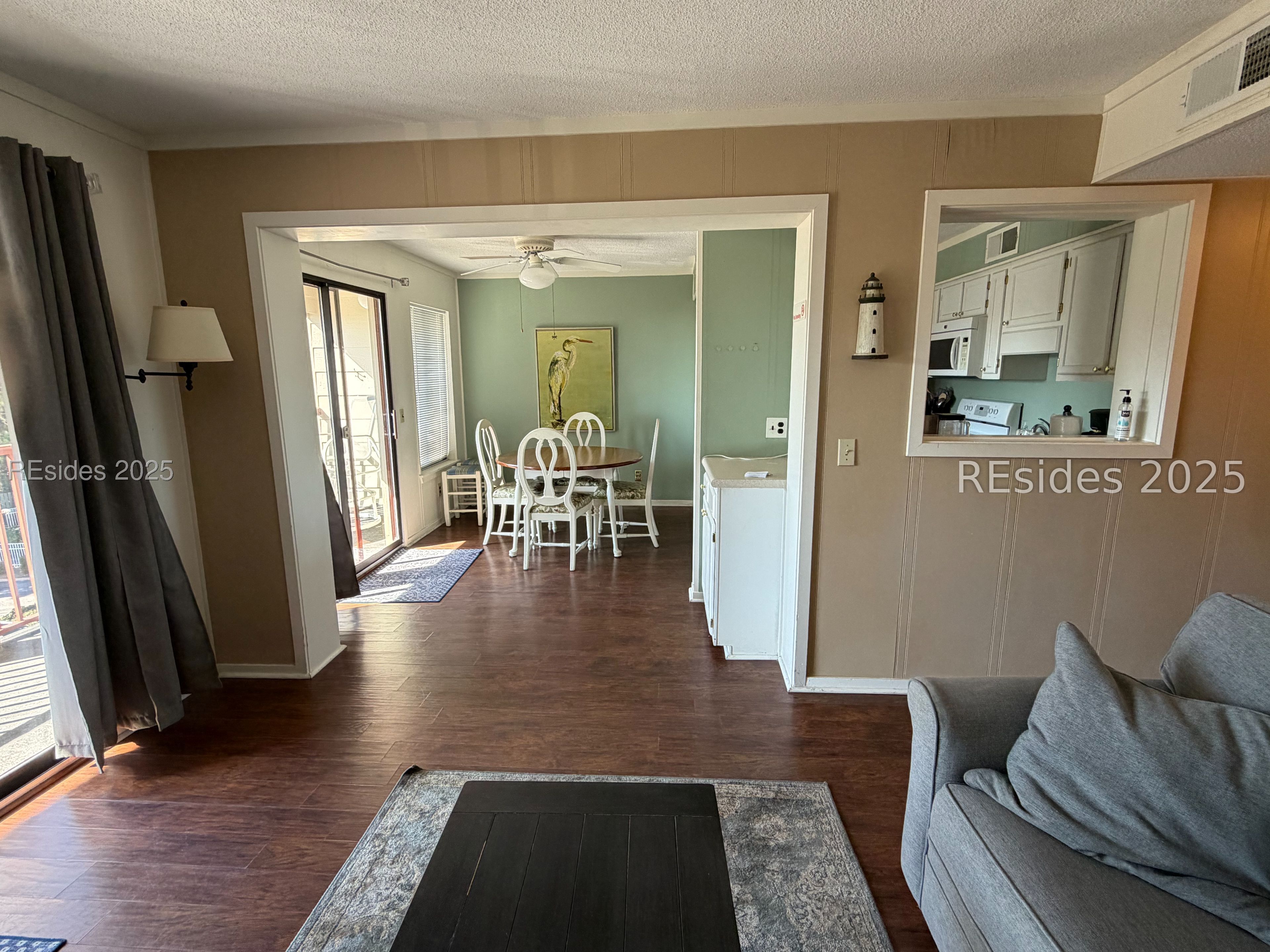 40 Folly Field Road, Unit 329 Hilton Head Island, SC 29928 - Photo 20 of 40 Dining area and kitchen