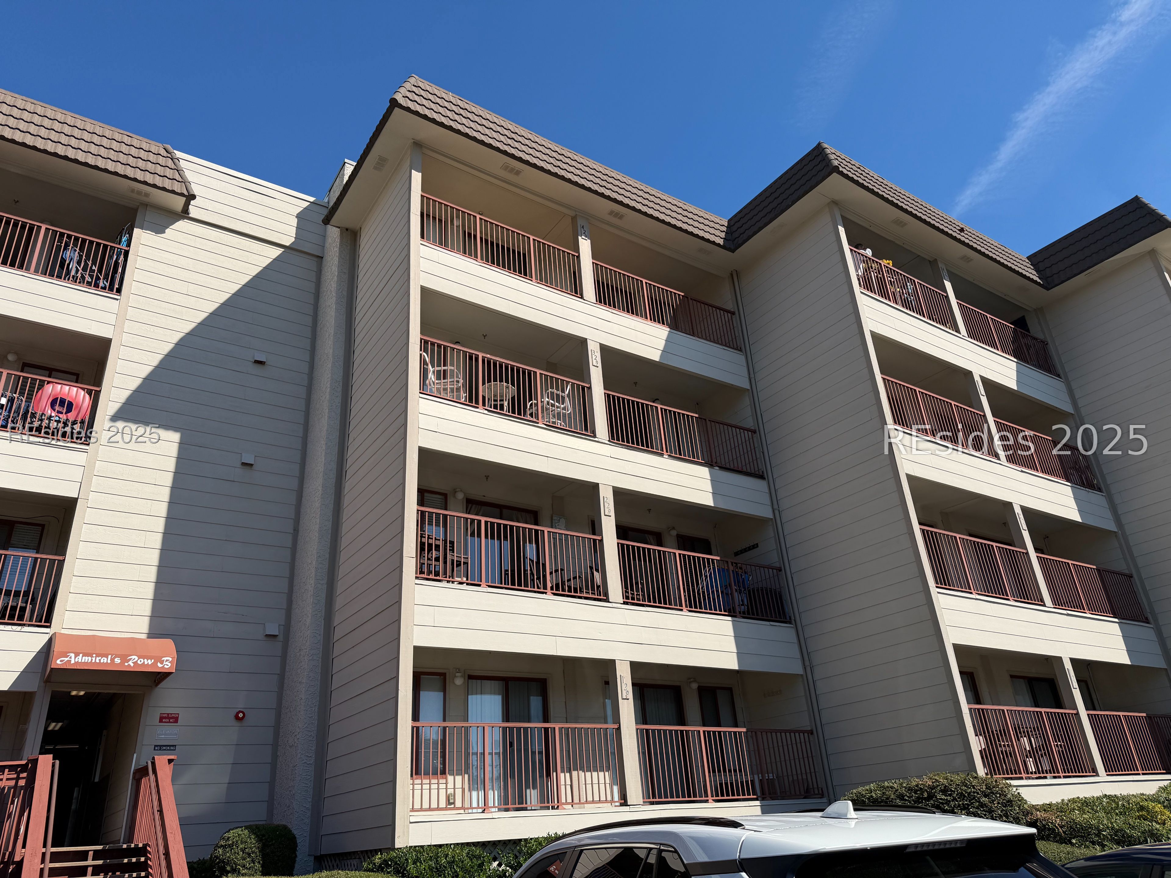 40 Folly Field Road, Unit 329 Hilton Head Island, SC 29928 - Photo 25 of 40 Admirals Row Pool