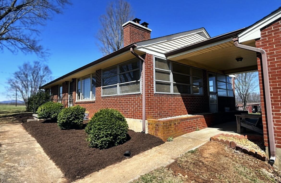 1084 Altice Road Moneta, VA 24121 - Photo 2 of 7 IMG_0115