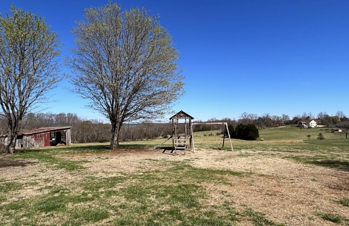 1084 Altice Road Moneta, VA 24121 - Photo 4 of 7 IMG_0117