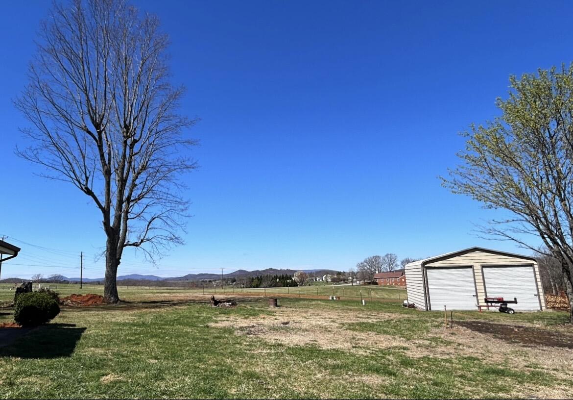 1084 Altice Road Moneta, VA 24121 - Photo 5 of 7 IMG_0116