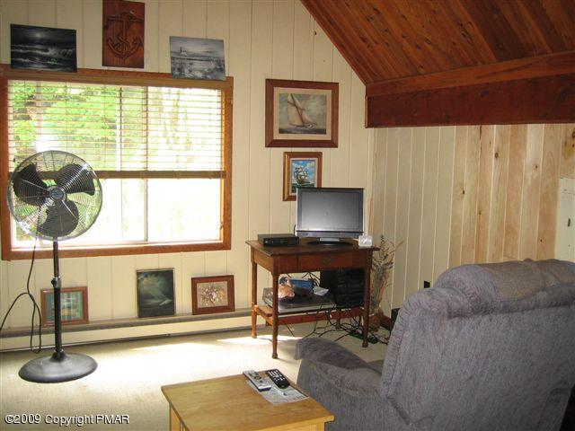 105 Oak Ridge Lane Cresco, PA 18326 - Photo 8 of 14 Loft