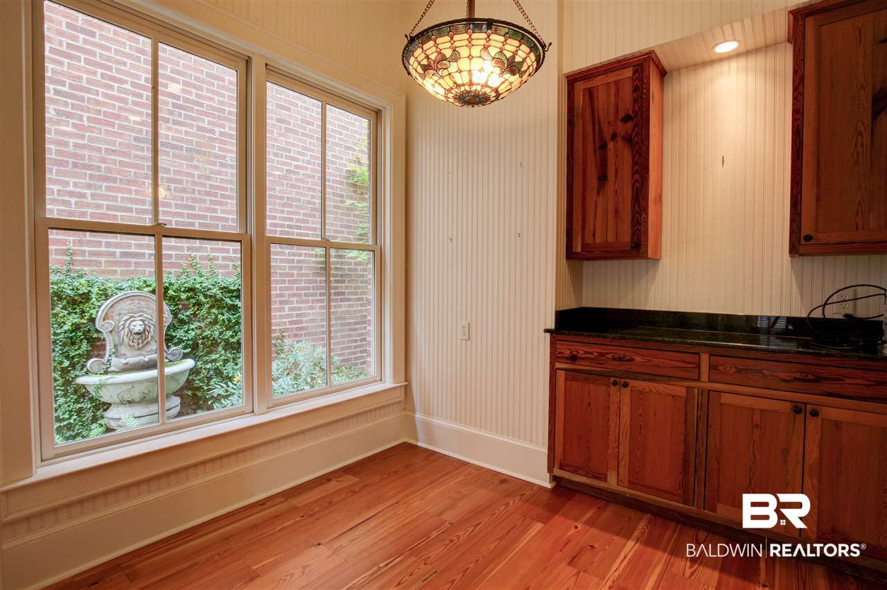 204 Oswalt Street, Unit B Fairhope, AL 36532 - Photo 9 of 21 dining