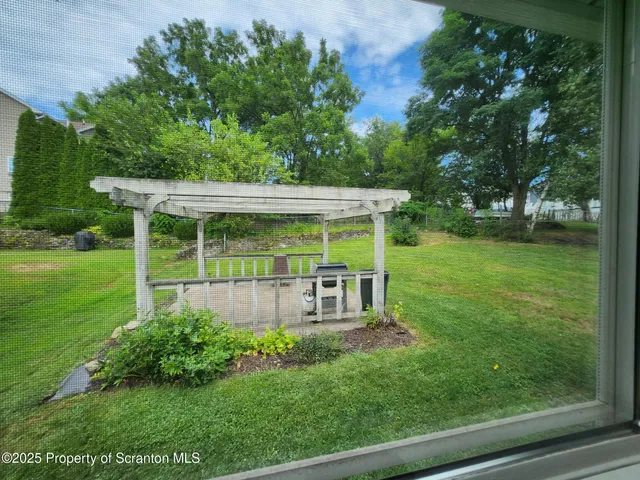 a view of a house with backyard and garden
