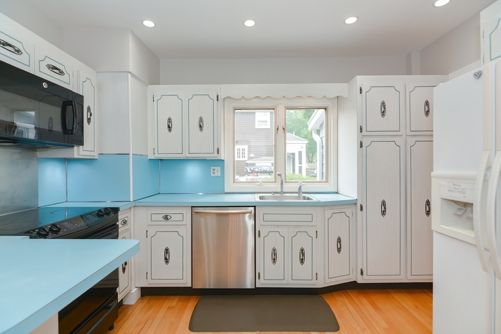 33 Riverside Place Walpole, MA 02081 - Photo 16 of 42 Gallery Image 16