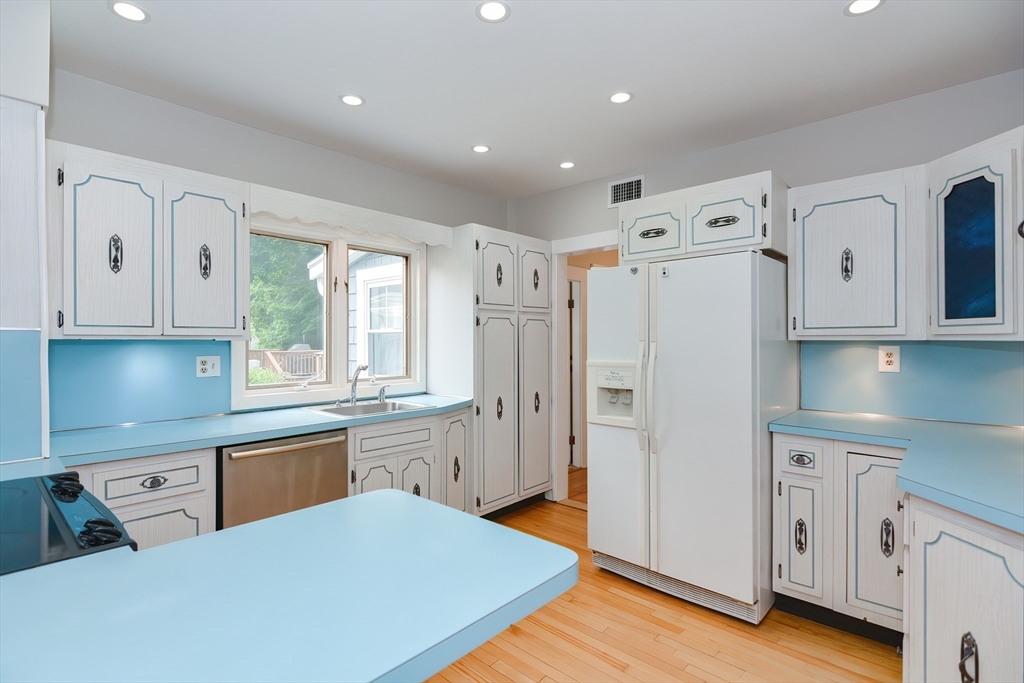 33 Riverside Place Walpole, MA 02081 - Photo 17 of 42 Gallery Image 17