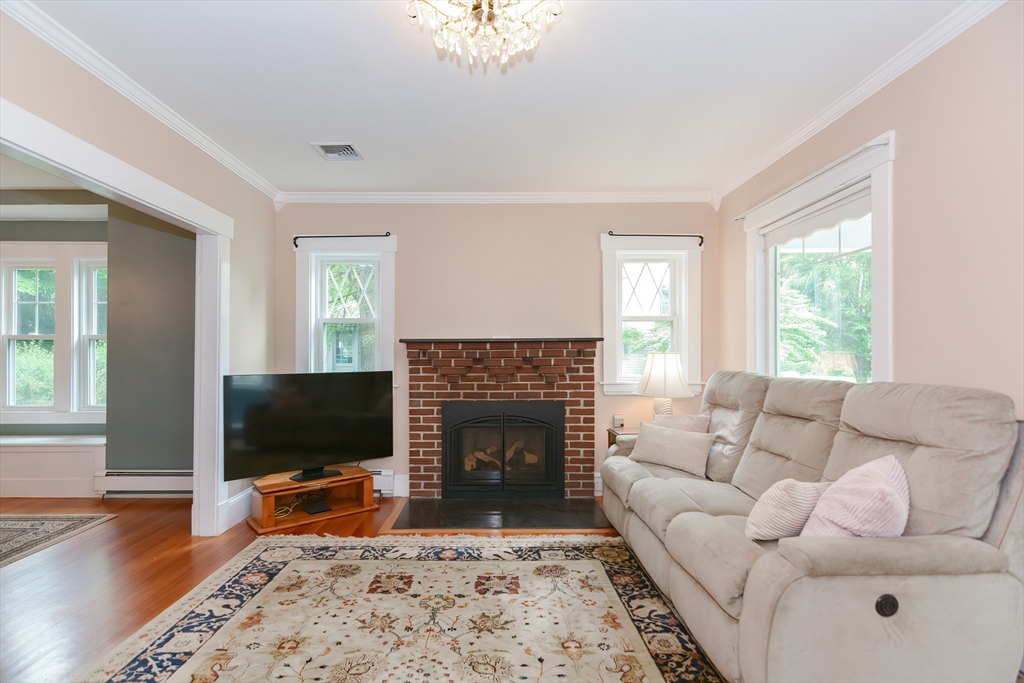33 Riverside Place Walpole, MA 02081 - Photo 8 of 42 Gallery Image 8