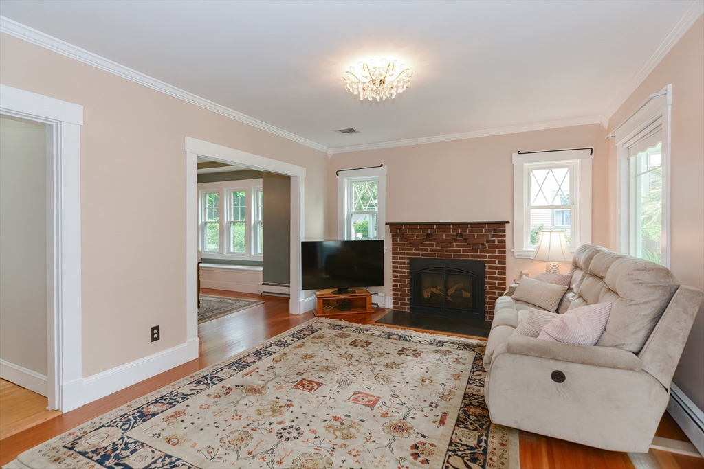33 Riverside Place Walpole, MA 02081 - Photo 9 of 42 Gallery Image 9