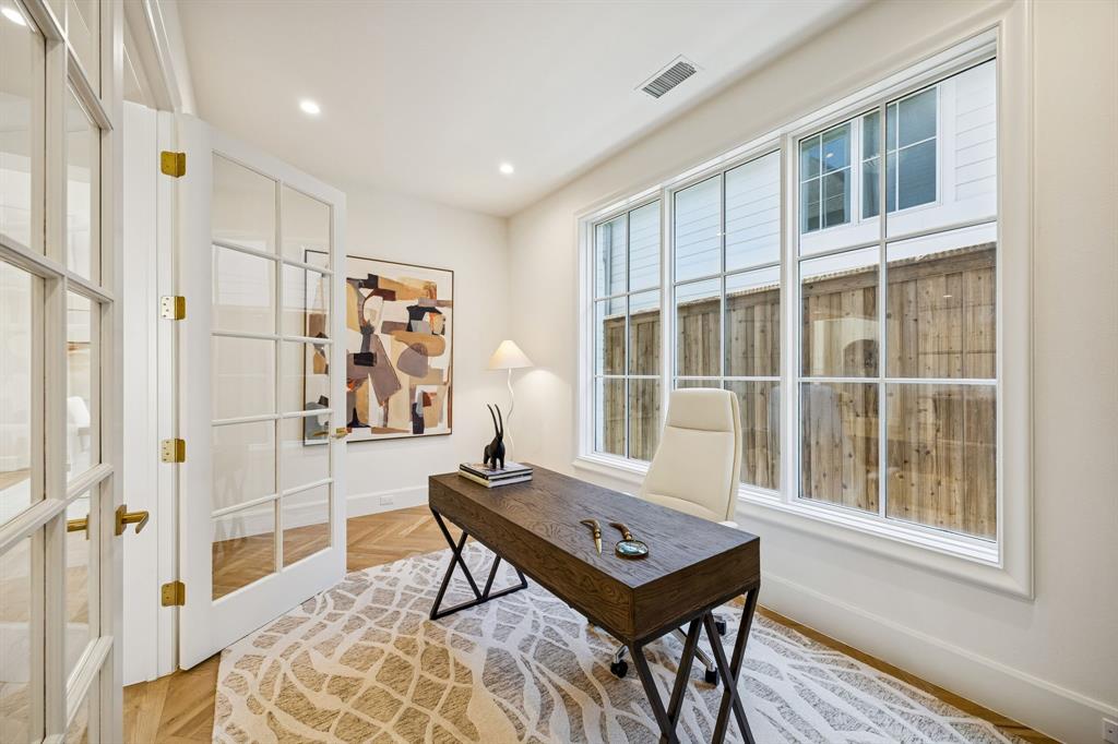 9514 Still Crk Road Dallas, TX 75238 - Photo 14 of 35