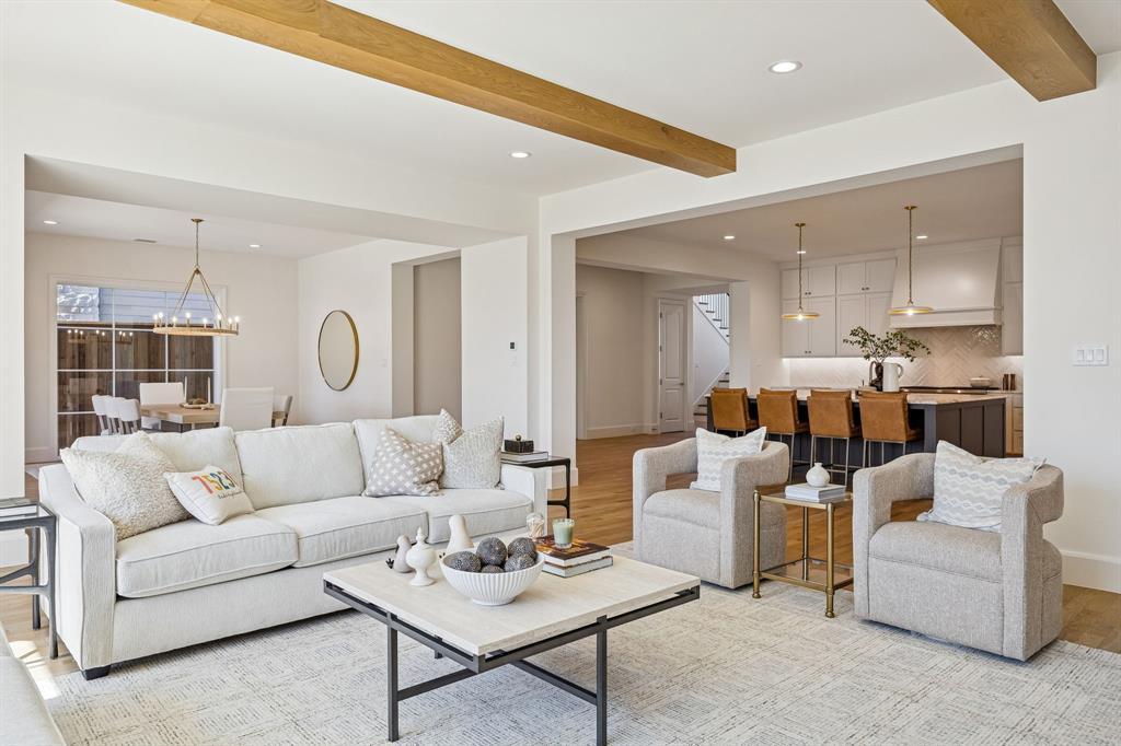 9514 Still Crk Road Dallas, TX 75238 - Photo 3 of 35