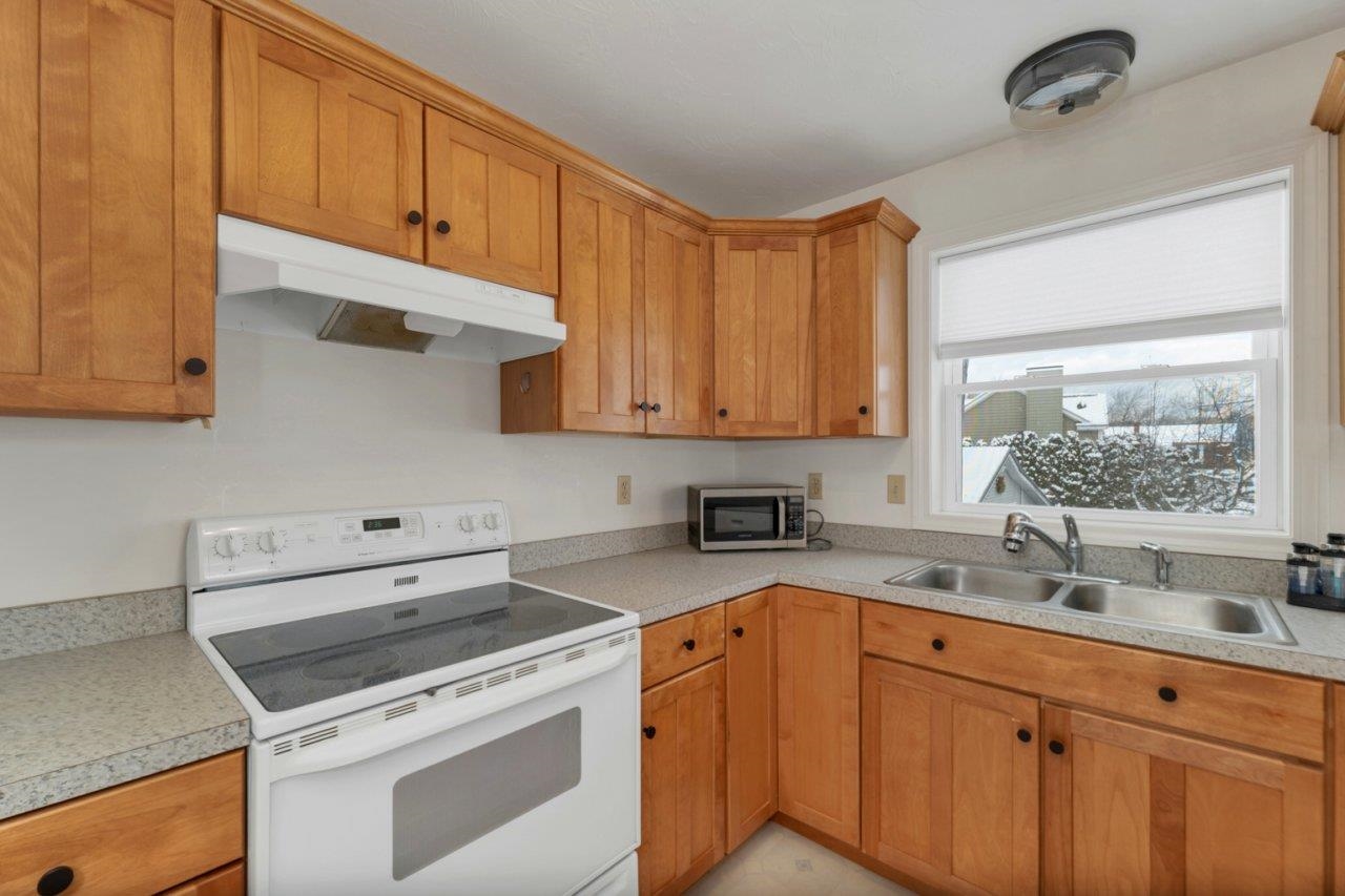 125 Sunset Drive Belmont, NH 03220 - Photo 5 of 44