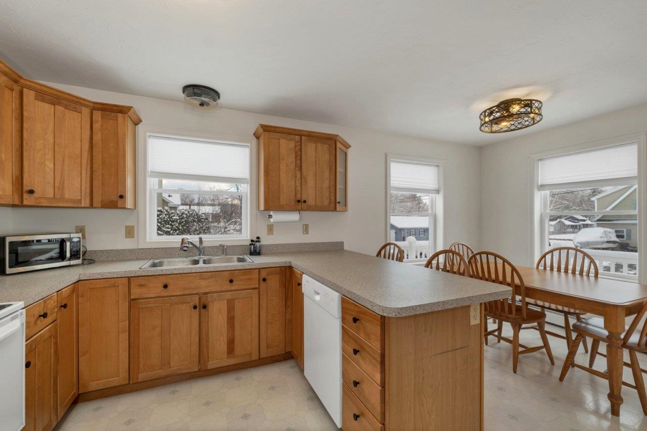 125 Sunset Drive Belmont, NH 03220 - Photo 7 of 44