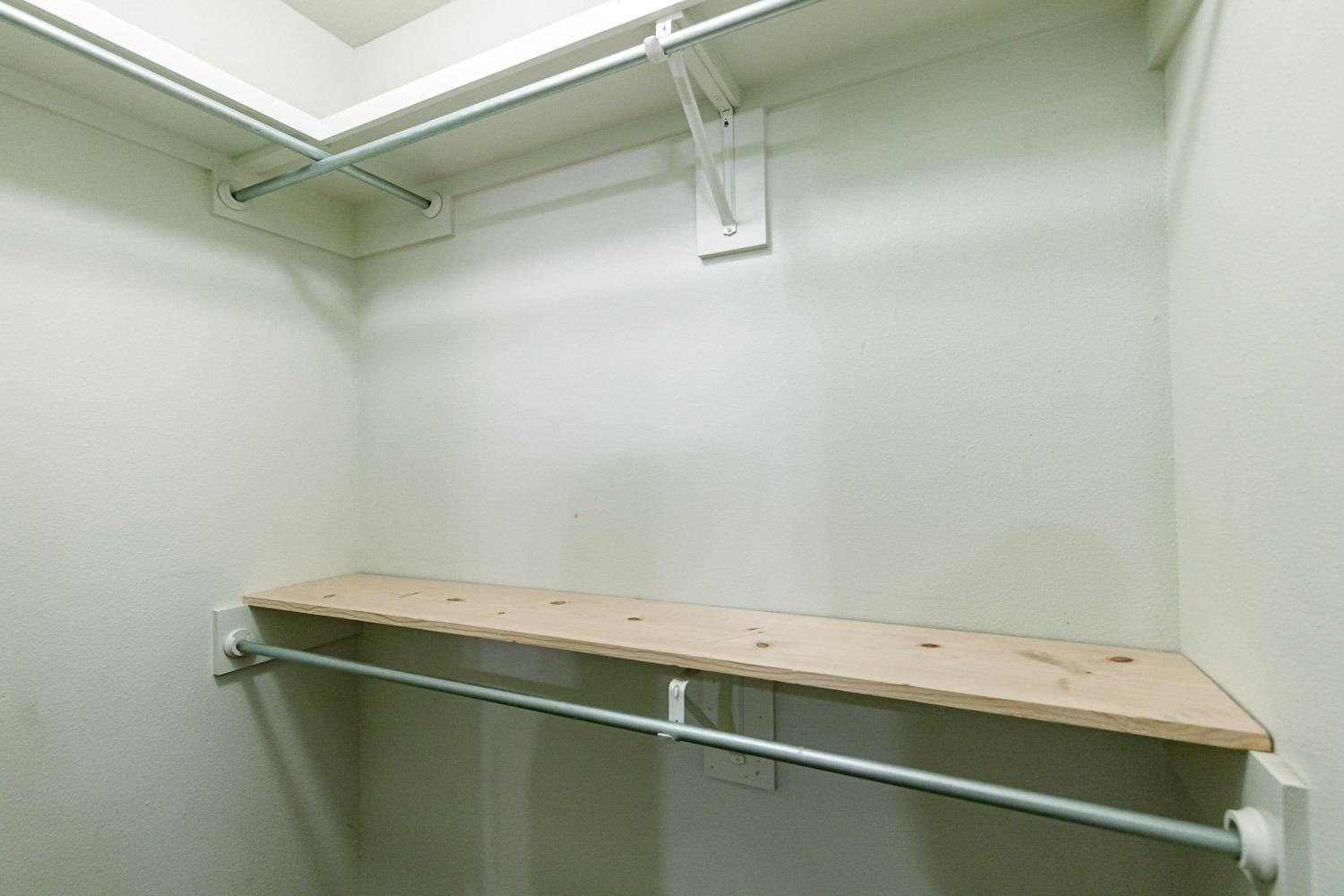 3931 Macaw Road Ropesville, TX 79358 - Photo 30 of 50 Primary Closet