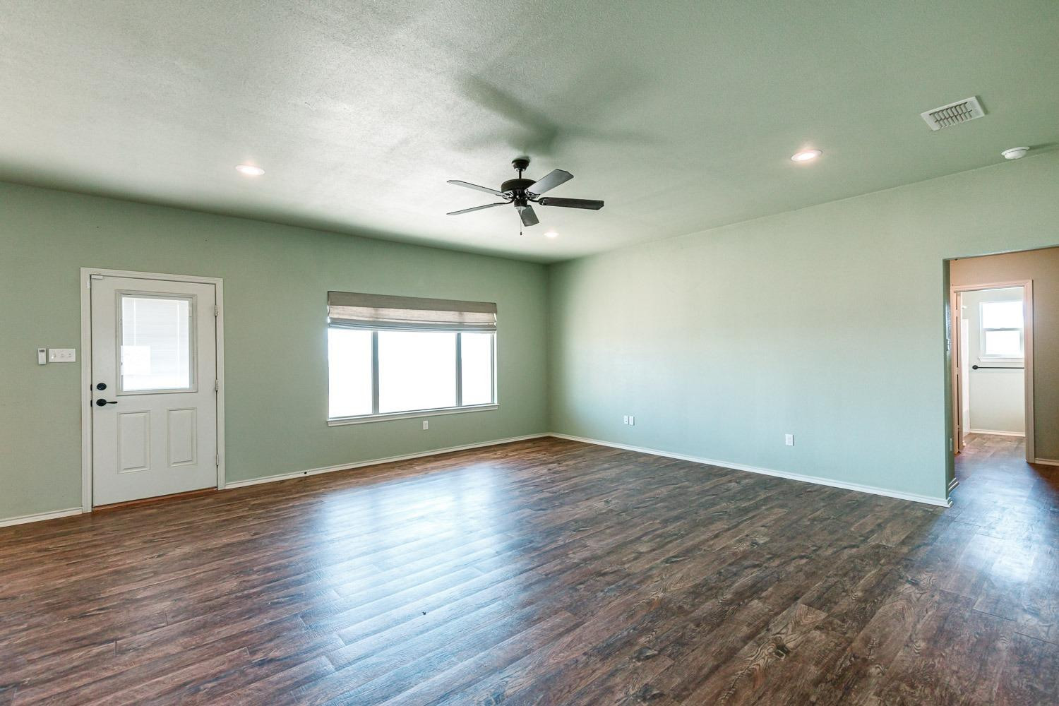 3931 Macaw Road Ropesville, TX 79358 - Photo 8 of 50 Living Area