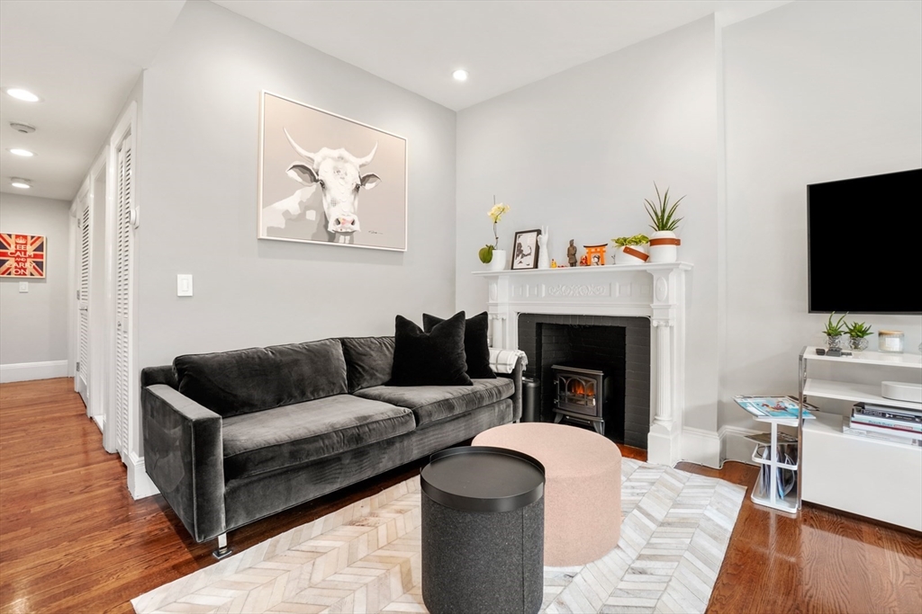 45 St Botolph Street, Unit 203 Boston, MA 02116 - Photo 3 of 17