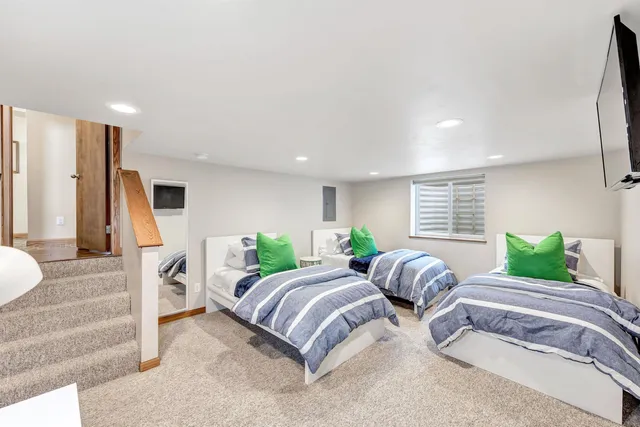 $749,900 | 893 Stadium Drive, Green Bay, WI 54304