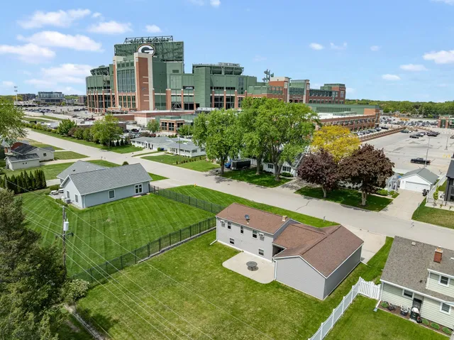 $749,900 | 893 Stadium Drive, Green Bay, WI 54304
