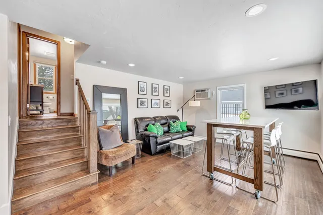 $749,900 | 893 Stadium Drive, Green Bay, WI 54304