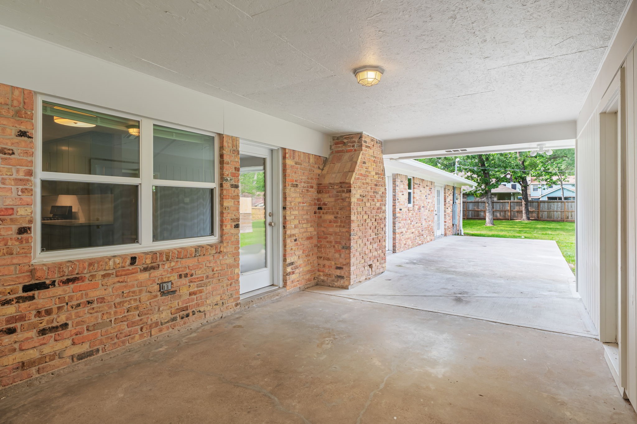 25802 Maplewood Drive Spring, TX 77386 - Photo 24 of 32 a view of empty room with windows