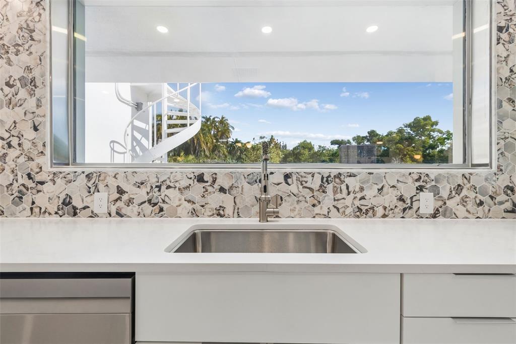 7647 Sanderling Road Sarasota, FL 34242 - Photo 35 of 70