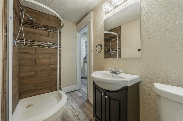 $2,450 | 3810 Wyandotte Street, Kansas City, MO 64111