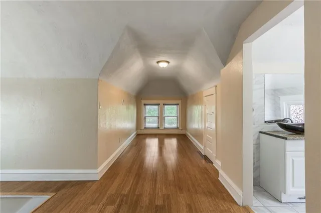 $2,450 | 3810 Wyandotte Street, Kansas City, MO 64111