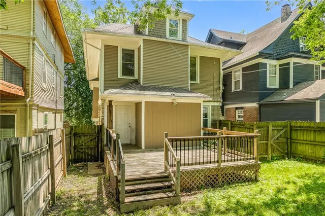 $2,450 | 3810 Wyandotte Street, Kansas City, MO 64111