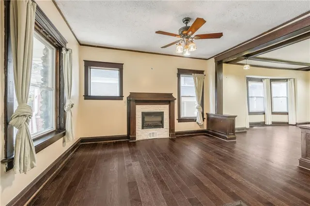 $2,450 | 3810 Wyandotte Street, Kansas City, MO 64111