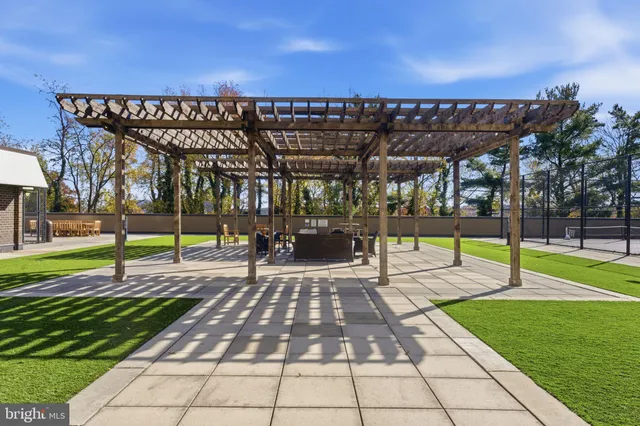 $264,500 | 250 South Reynolds Street, Unit 508, Alexandria, VA 22304