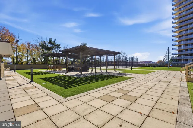 $264,500 | 250 South Reynolds Street, Unit 508, Alexandria, VA 22304