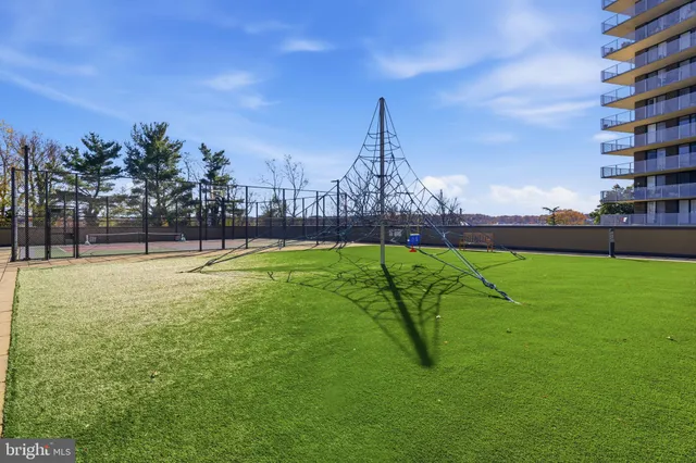 $264,500 | 250 South Reynolds Street, Unit 508, Alexandria, VA 22304