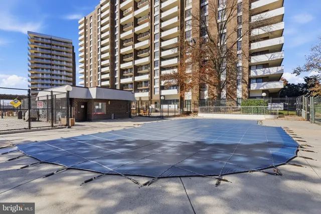 $264,500 | 250 South Reynolds Street, Unit 508, Alexandria, VA 22304