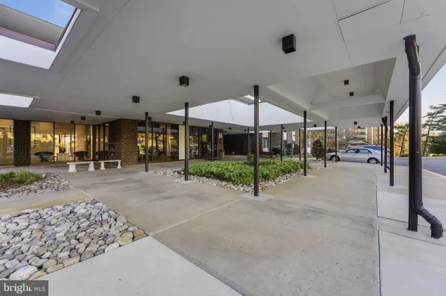 $264,500 | 250 South Reynolds Street, Unit 508, Alexandria, VA 22304