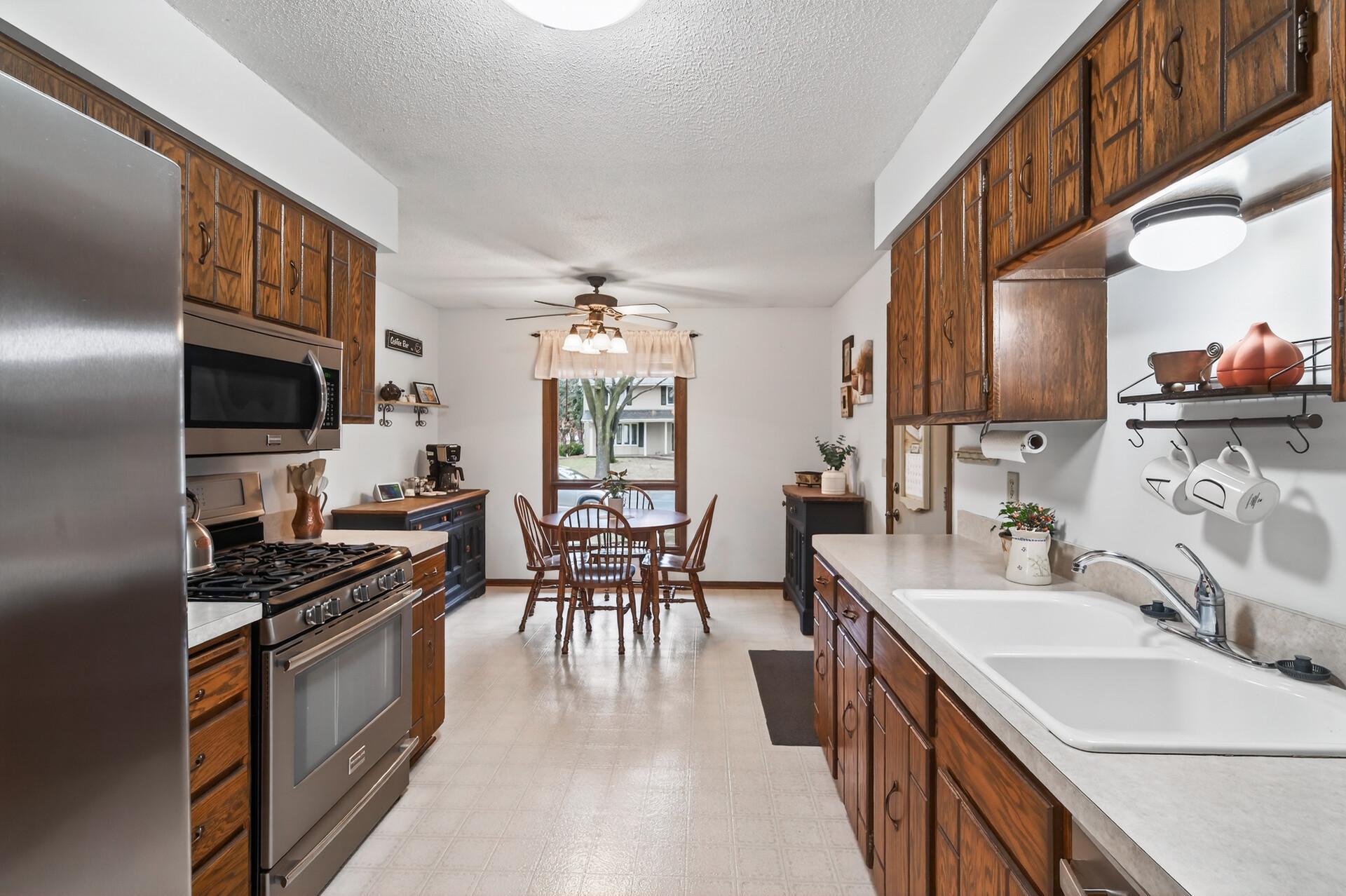 10156 Pilgrim Lane North Maple Grove, MN 55369 - Photo 4 of 35