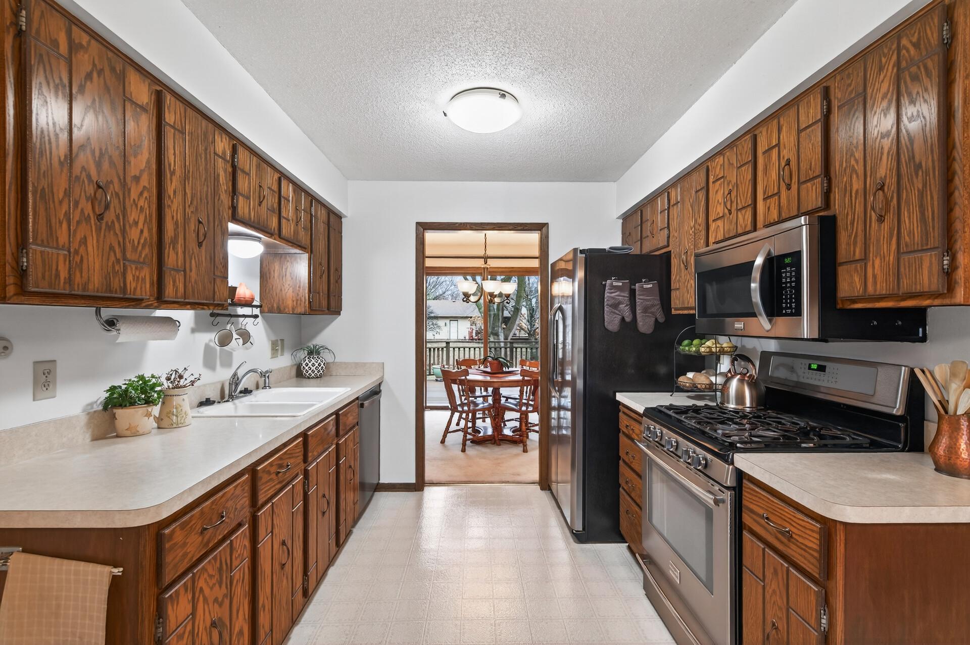 10156 Pilgrim Lane North Maple Grove, MN 55369 - Photo 5 of 35