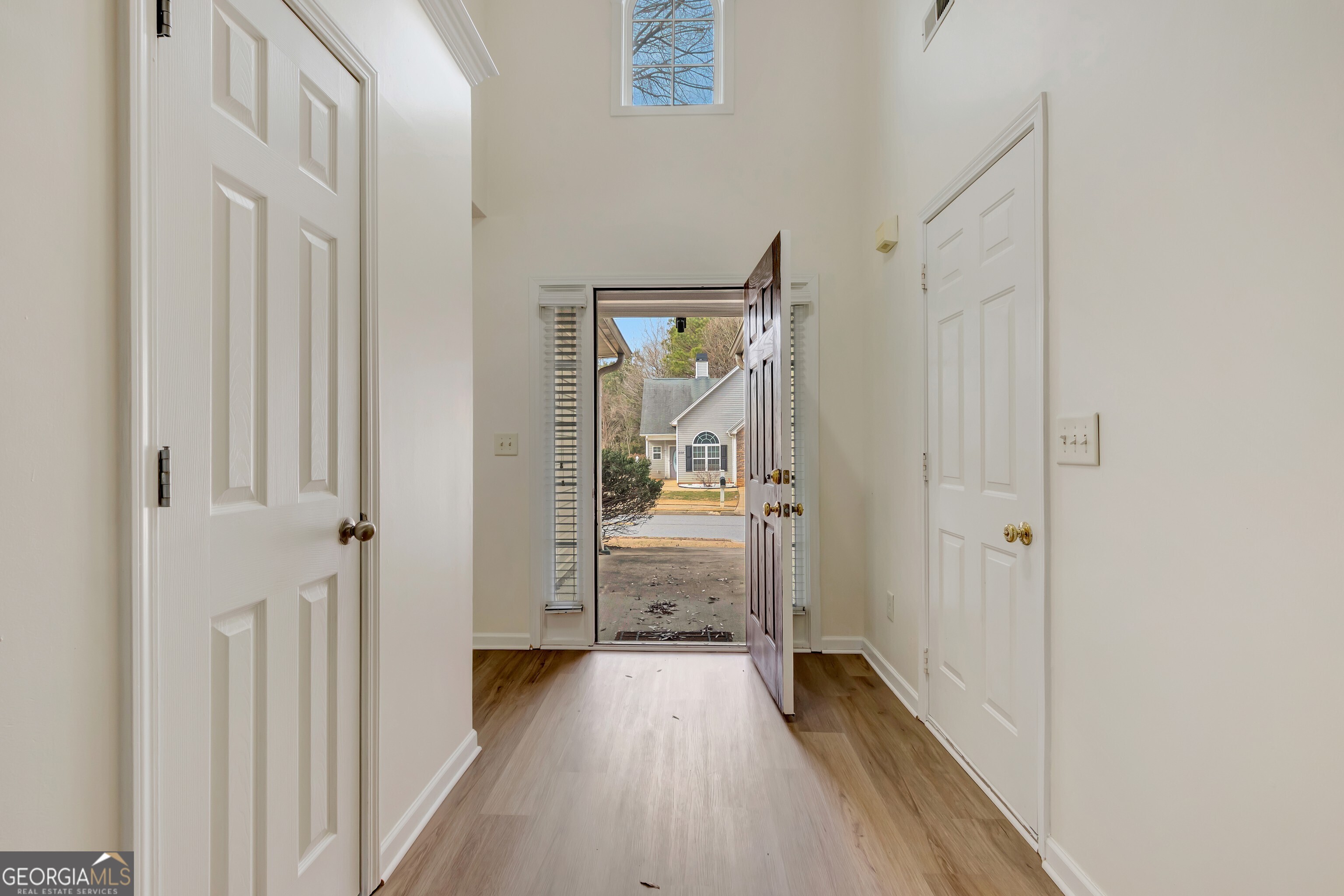 503 Hunterian Place Newnan, GA 30265 - Photo 6 of 28 a view of a hallway
