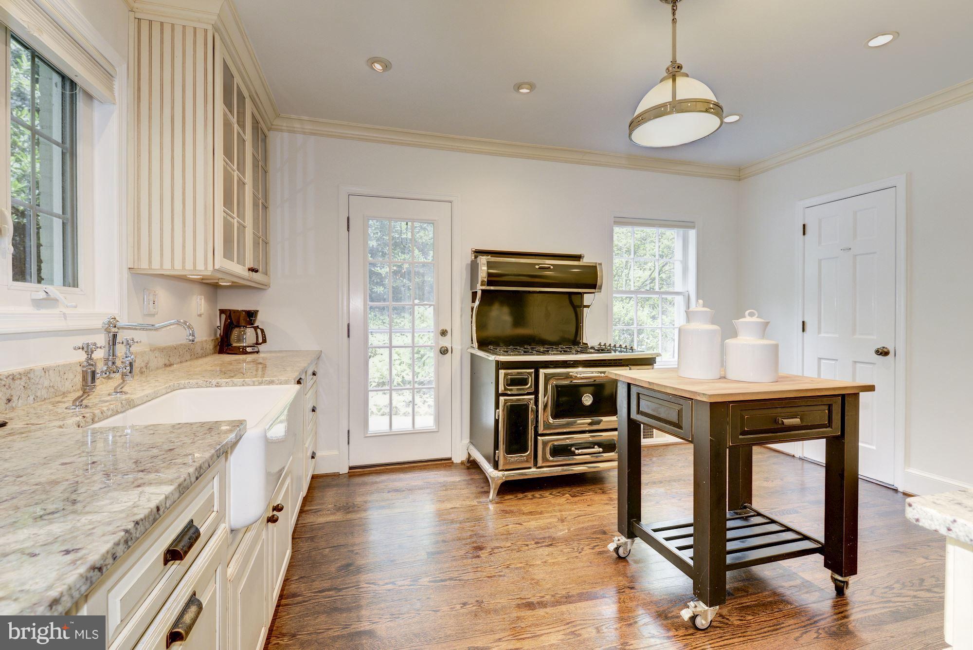 4711 Reservoir Road Northwest Washington, DC 20007 - Photo 11 of 30 Gourmet kitchen with granite counters