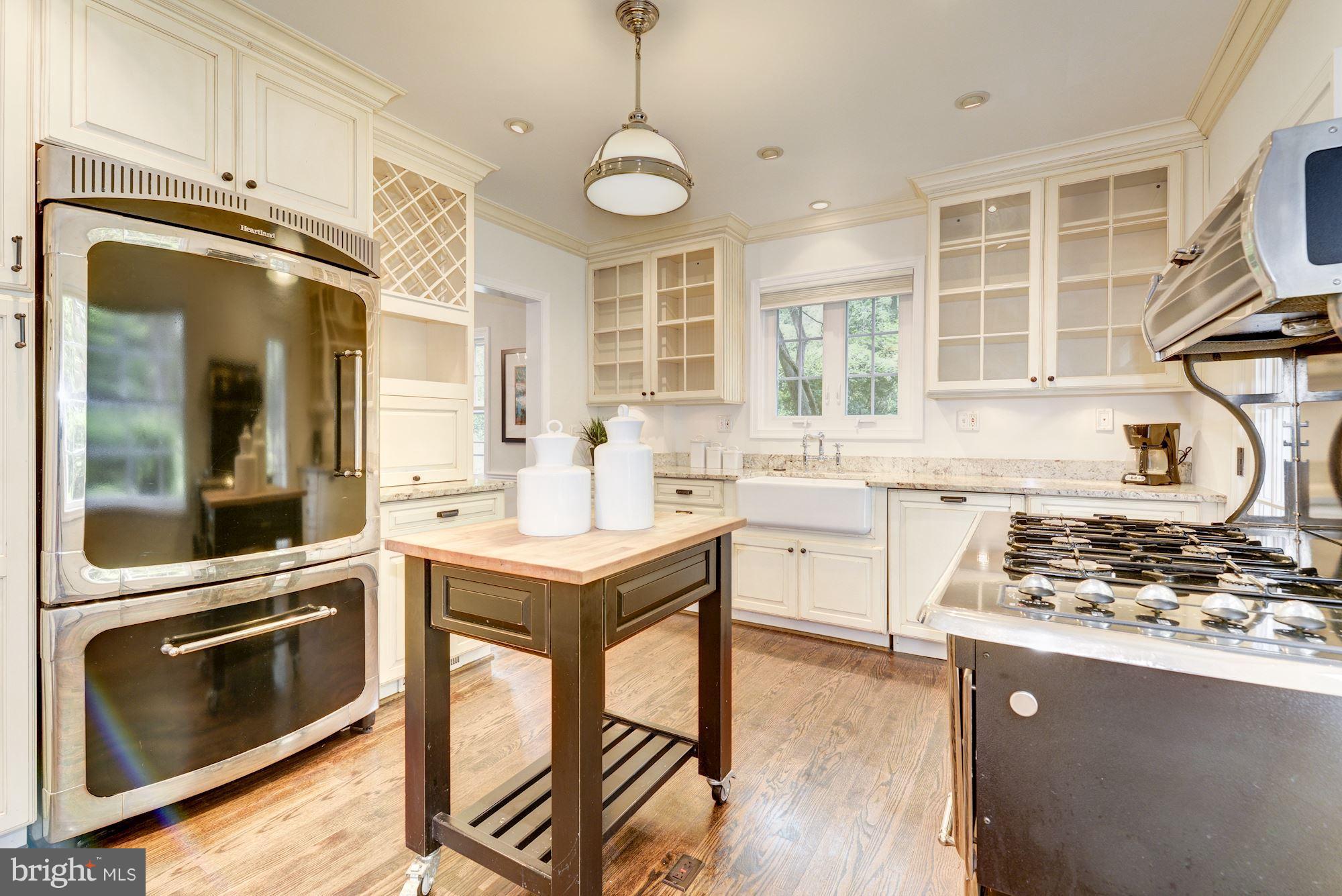 4711 Reservoir Road Northwest Washington, DC 20007 - Photo 12 of 30 Gourmet kitchen with specialty 6-burner gas range