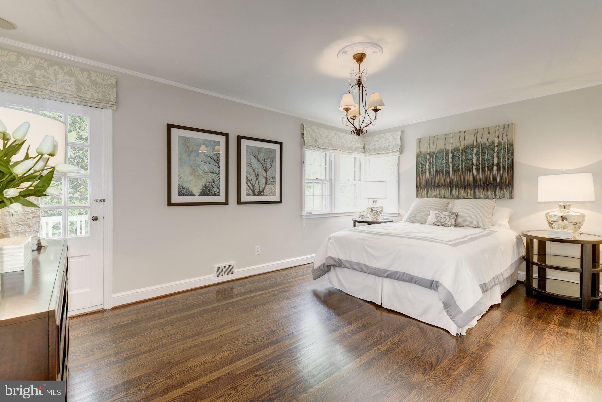 4711 Reservoir Road Northwest Washington, DC 20007 - Photo 13 of 30 Large owner's bedroom with wood floors