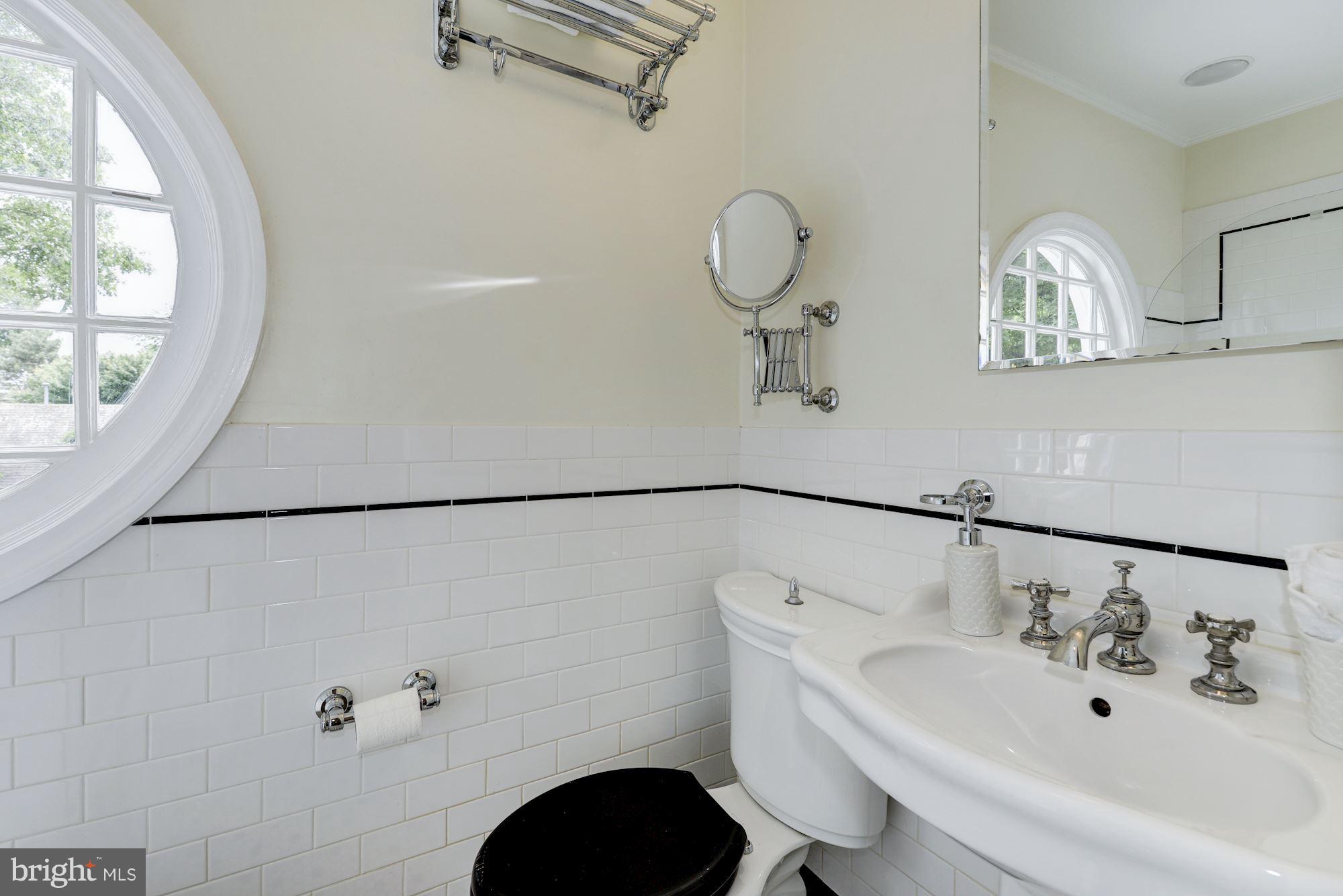 4711 Reservoir Road Northwest Washington, DC 20007 - Photo 17 of 30 Full bath in hall