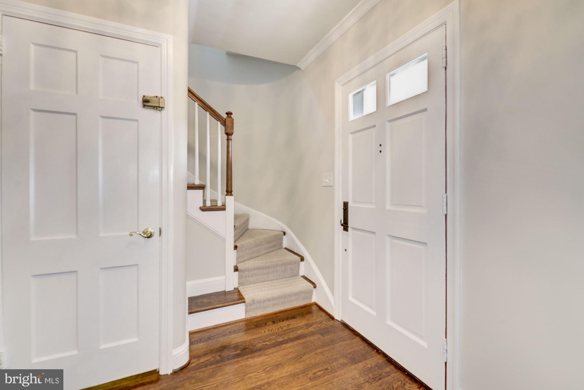 4711 Reservoir Road Northwest Washington, DC 20007 - Photo 4 of 30 Entryway